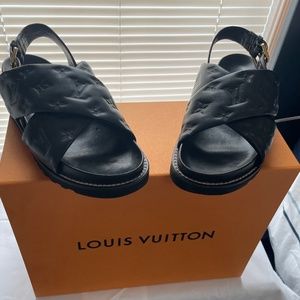 Like New Paseo Flat Comfort Sandal Noir